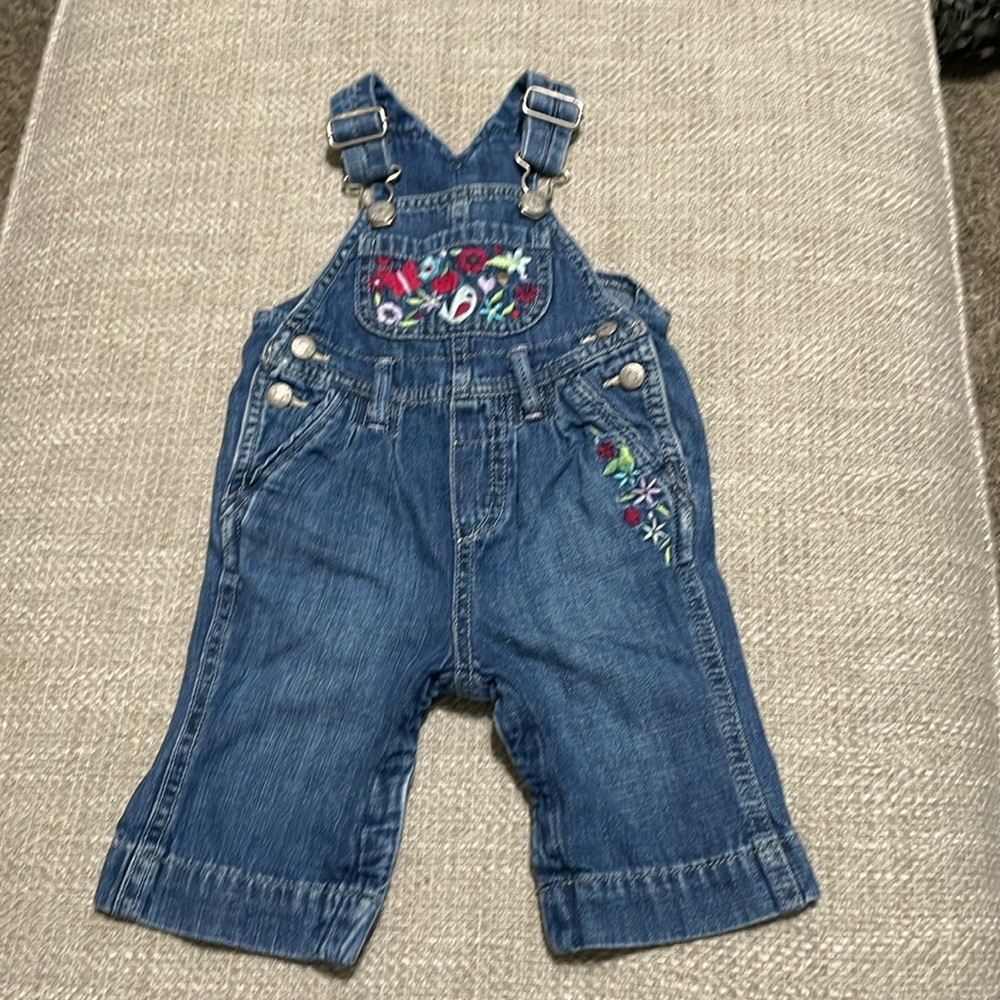 Gap baby girl embroidered denim overalls 3-6M